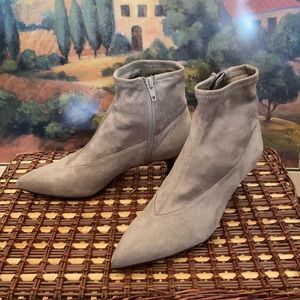 NWOT Bella Vita ‘Stephanie ll’ Booties 7M